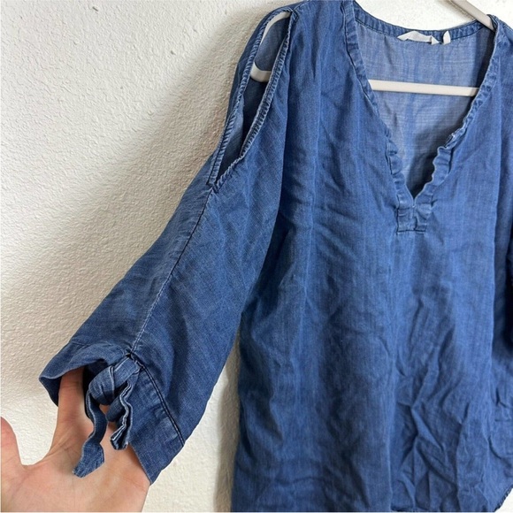 Soft Surroundings Tunic Top Womens LG  Chambray Cold Shoulder Tencel Cottagecore - Picture 2 of 10